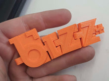 Carregar imagem no visualizador da galeria, Chaveiro articulado desenhado sob medida para empresa, com a marca em 3D.