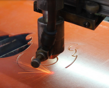 Carregar imagem no visualizador da galeria, Corte a Laser (máquina industrial)
